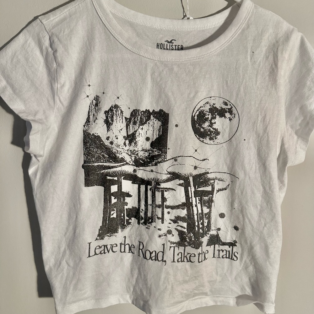 Medium Hollister white baby tee